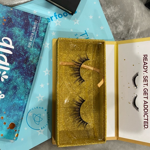 Makeup bundle - Picture 6 of 6